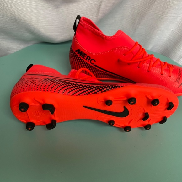 Ladies/girls rugby shorts and cleats brand new never worn - Picture 4 of 5